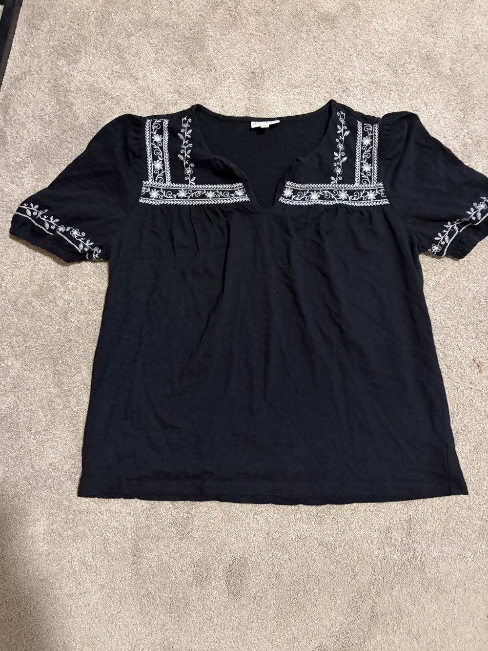 Wonderly Black Short-Sleeve Embroidered Peasant Top Sz L
